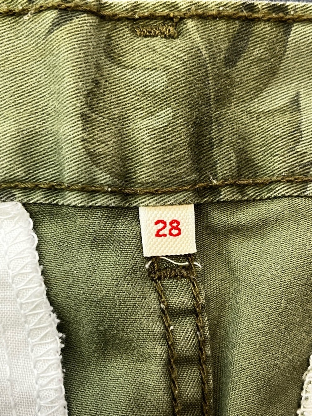 Levi’s Women’s 28 Palm Print 7” Chino Shorts Green Tropical Flat Front Casual - Picture 6 of 9